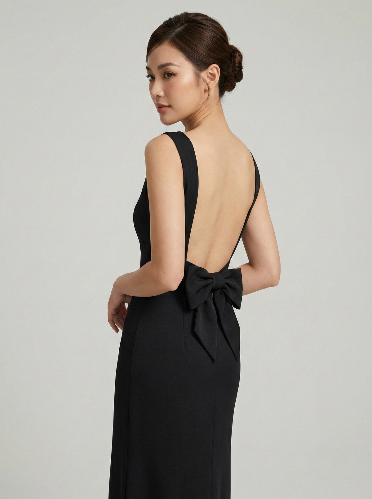 Scoop Neckline Solid Bowknot Backless Maxi Dress