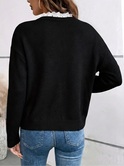 Celine – Chic knitted sweater with an elegant lace collar