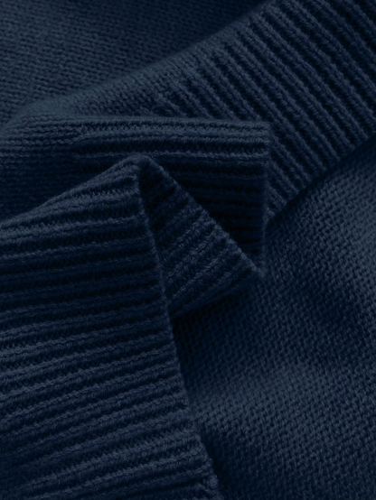 Celine – Chic knitted sweater with an elegant lace collar