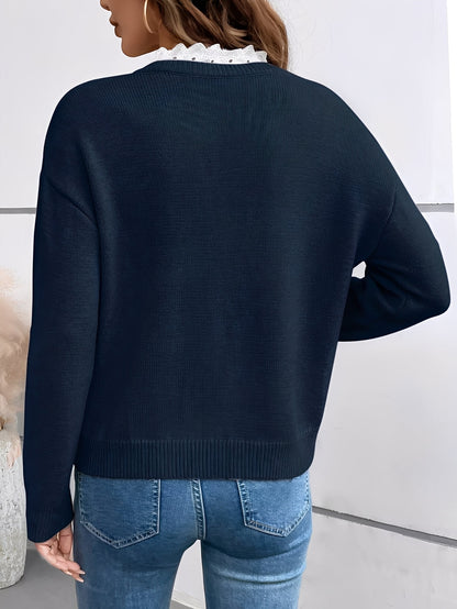 Celine – Chic knitted sweater with an elegant lace collar