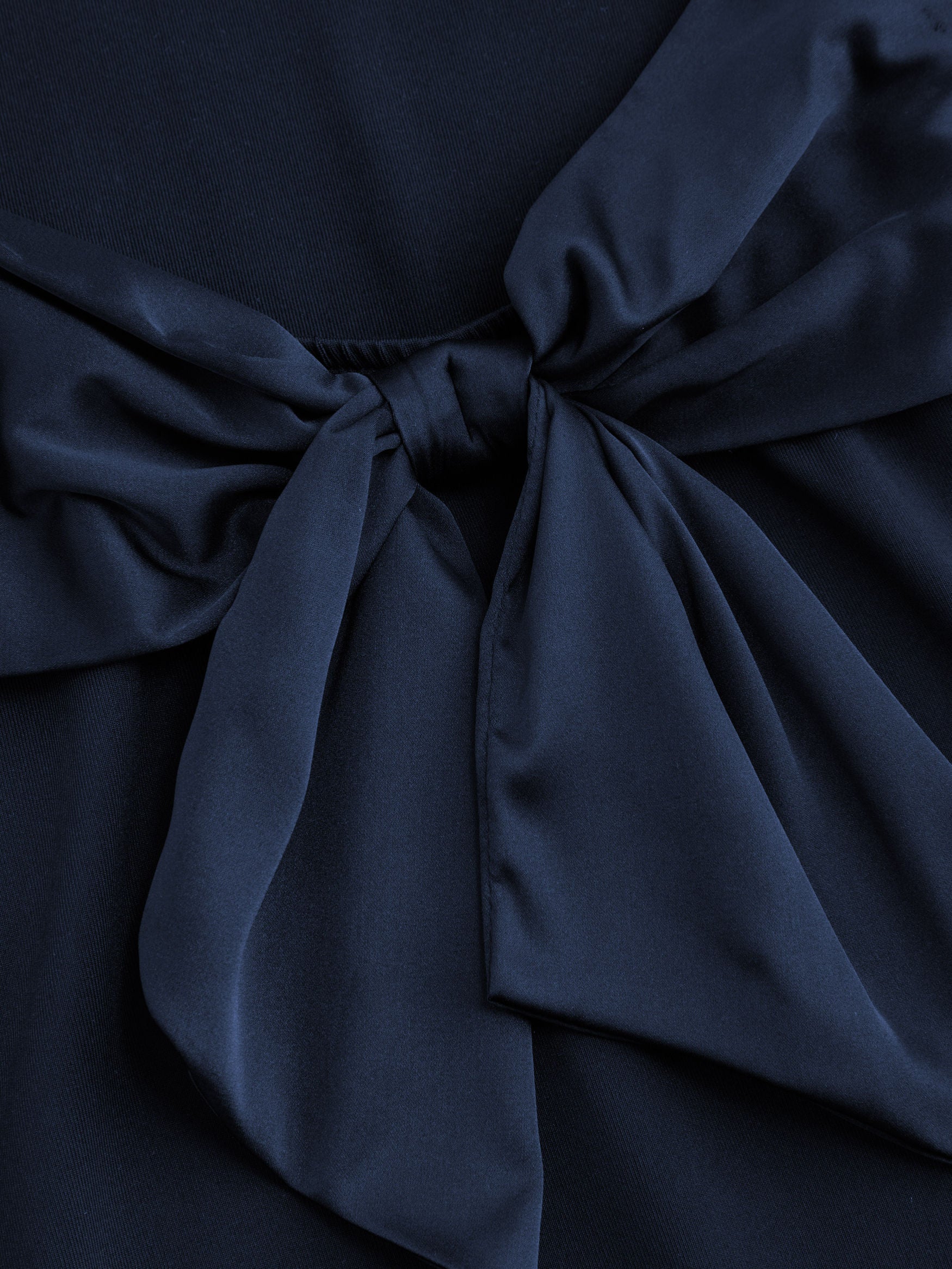 Scoop Neckline Solid Bowknot Backless Maxi Dress